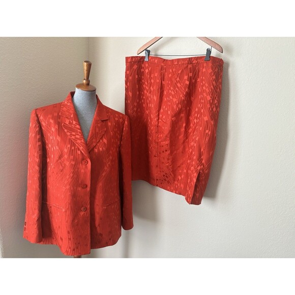 Louis Feraud Women's Size 16 Red Pattern Wool Silk Blend Skirt Suit - Picture 1 of 14